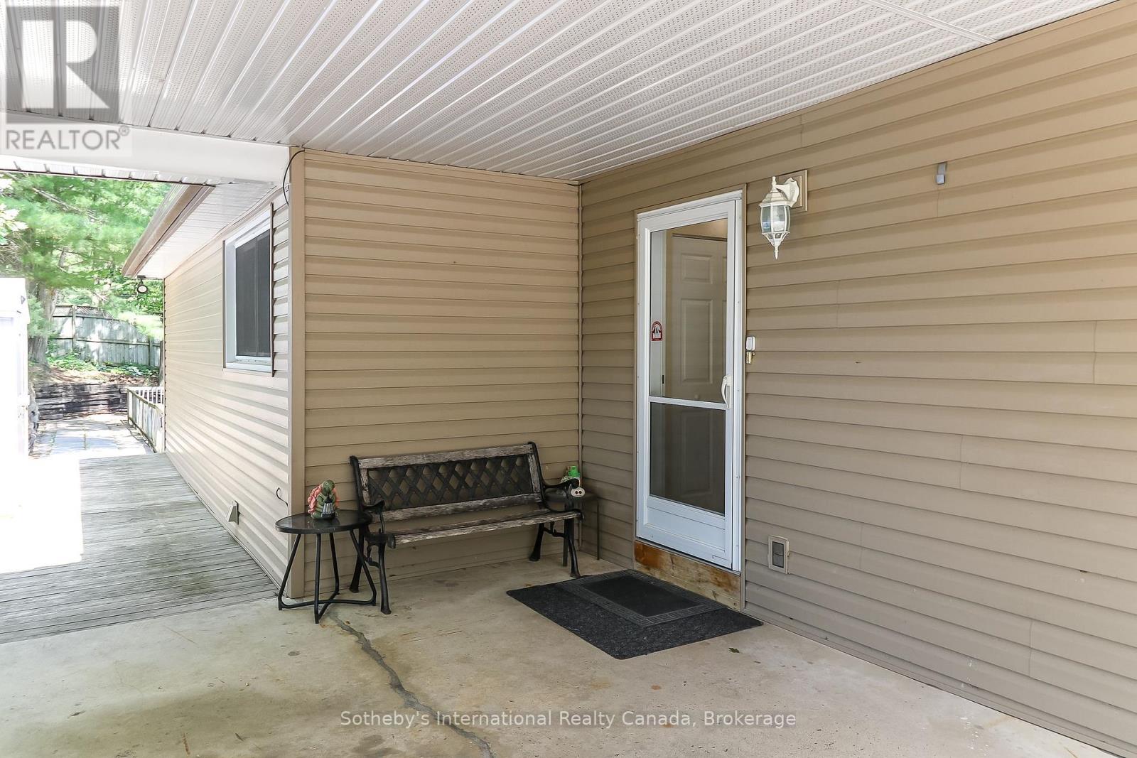 33 Parkwood Drive Property Photo 4