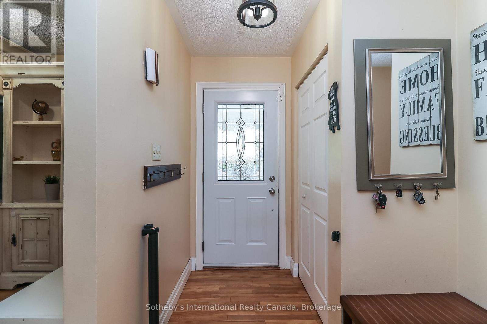 33 Parkwood Drive Property Photo 5