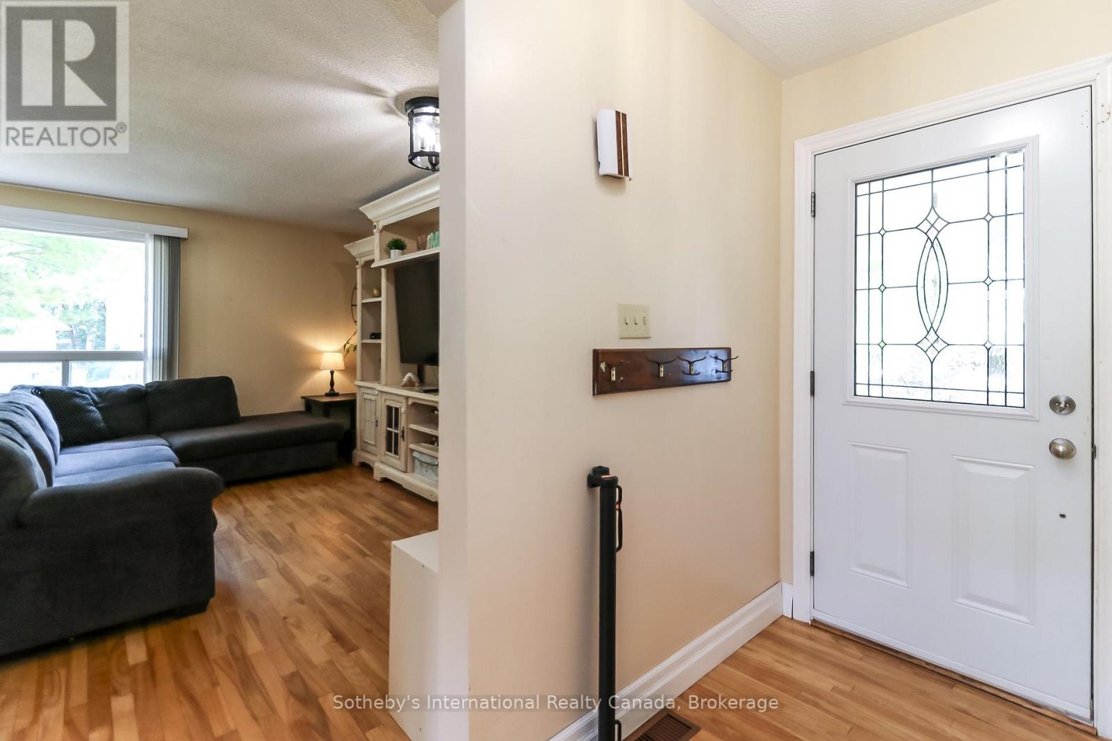 33 Parkwood Drive Property Photo 6