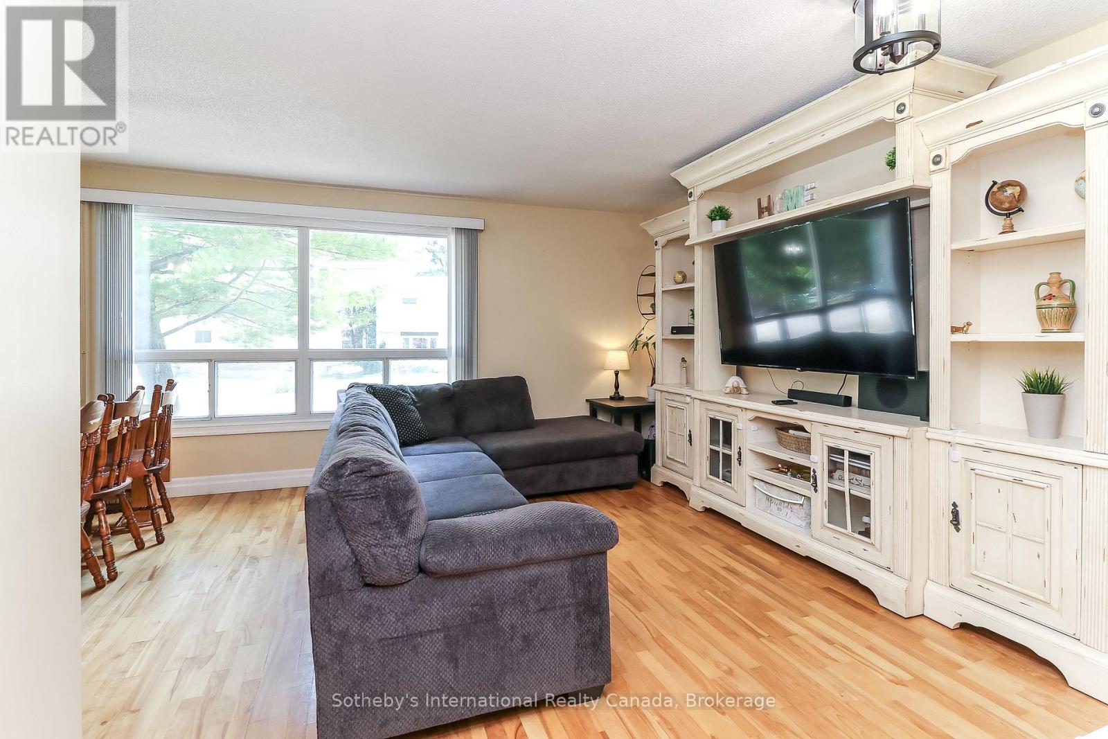 33 Parkwood Drive Property Photo 9