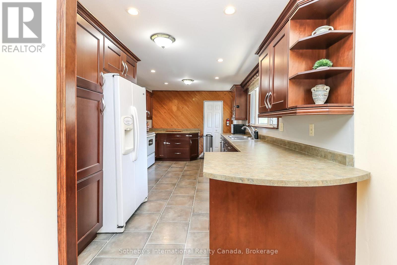 33 Parkwood Drive Property Photo 14