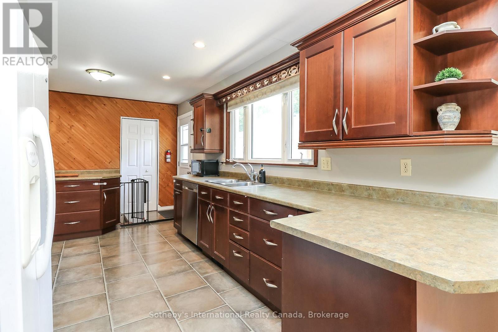 33 Parkwood Drive Property Photo 15