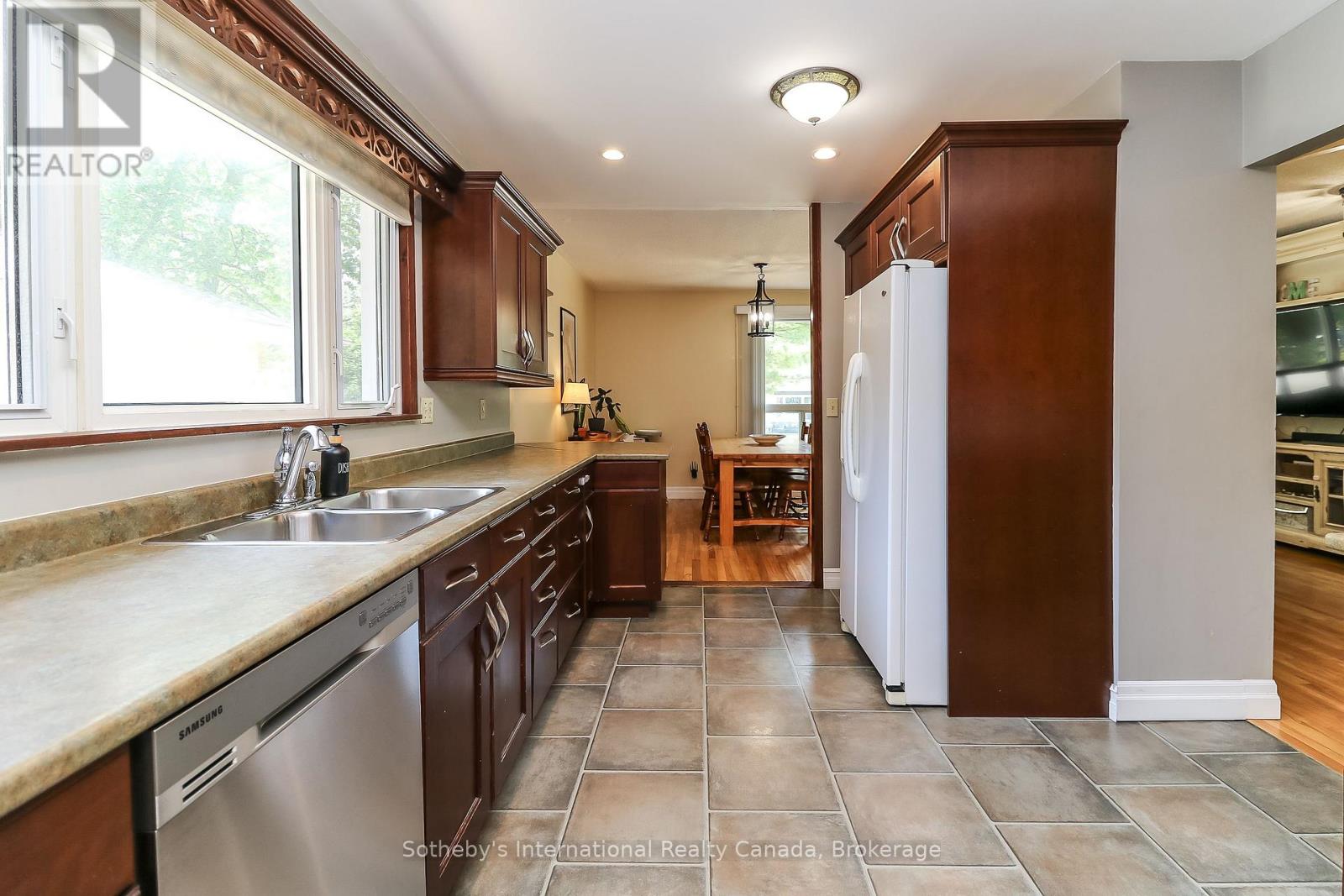33 Parkwood Drive Property Photo 18