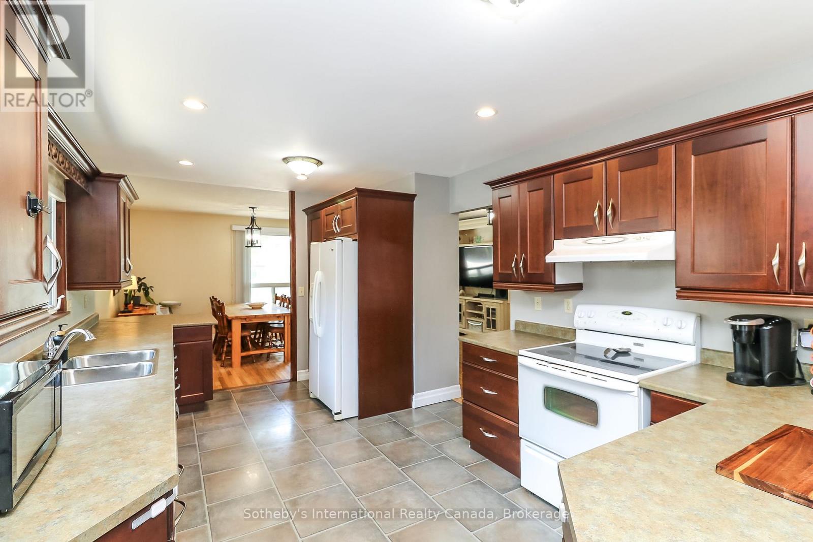 33 Parkwood Drive Property Photo 19