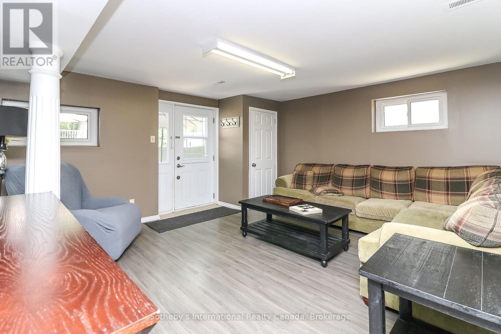 33 Parkwood Drive Property Photo 25
