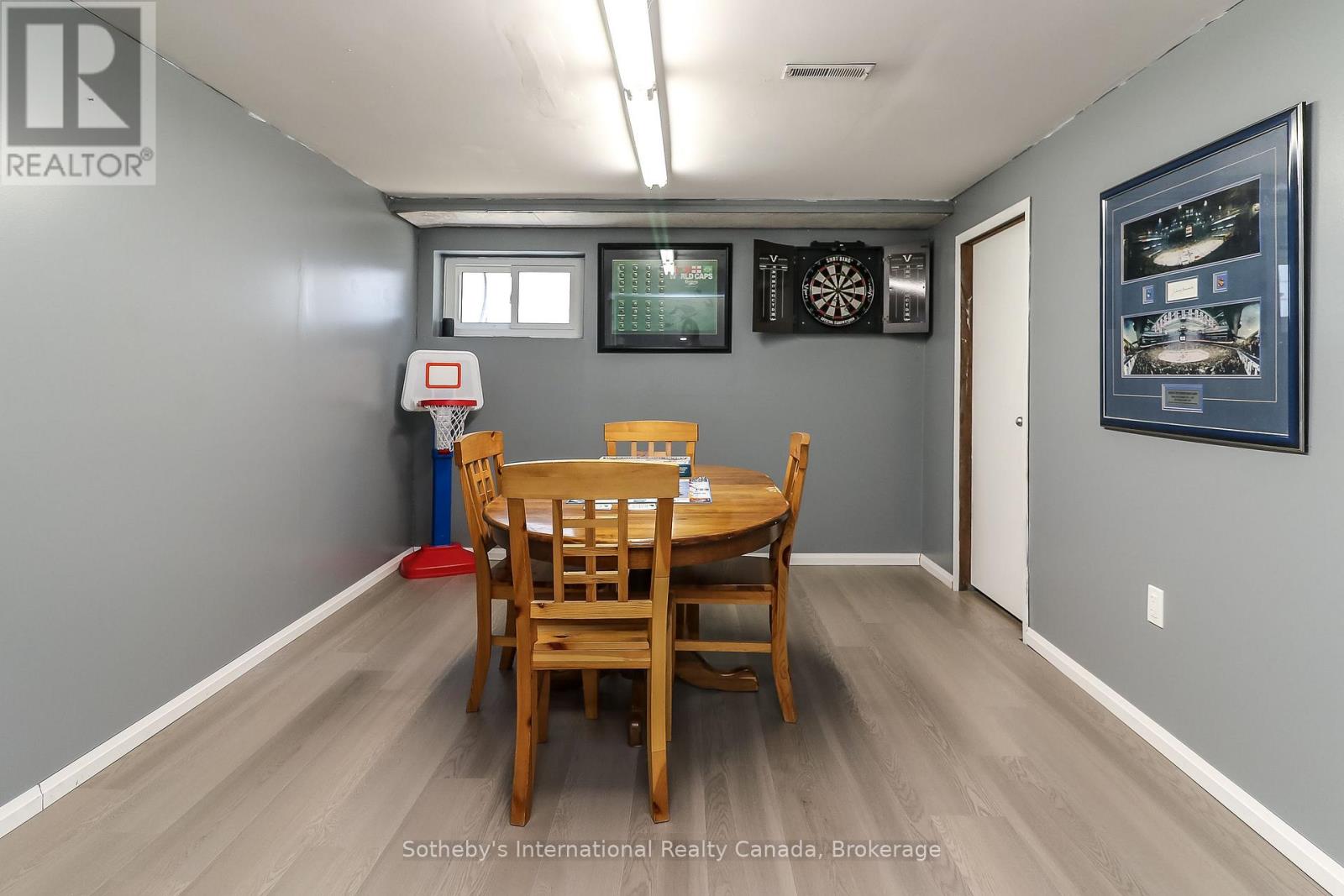 33 Parkwood Drive Property Photo 30