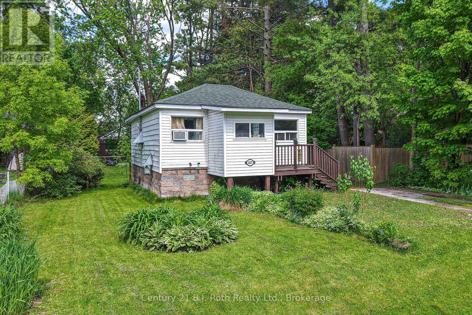 3427 Coronation Avenue Property Photo 1