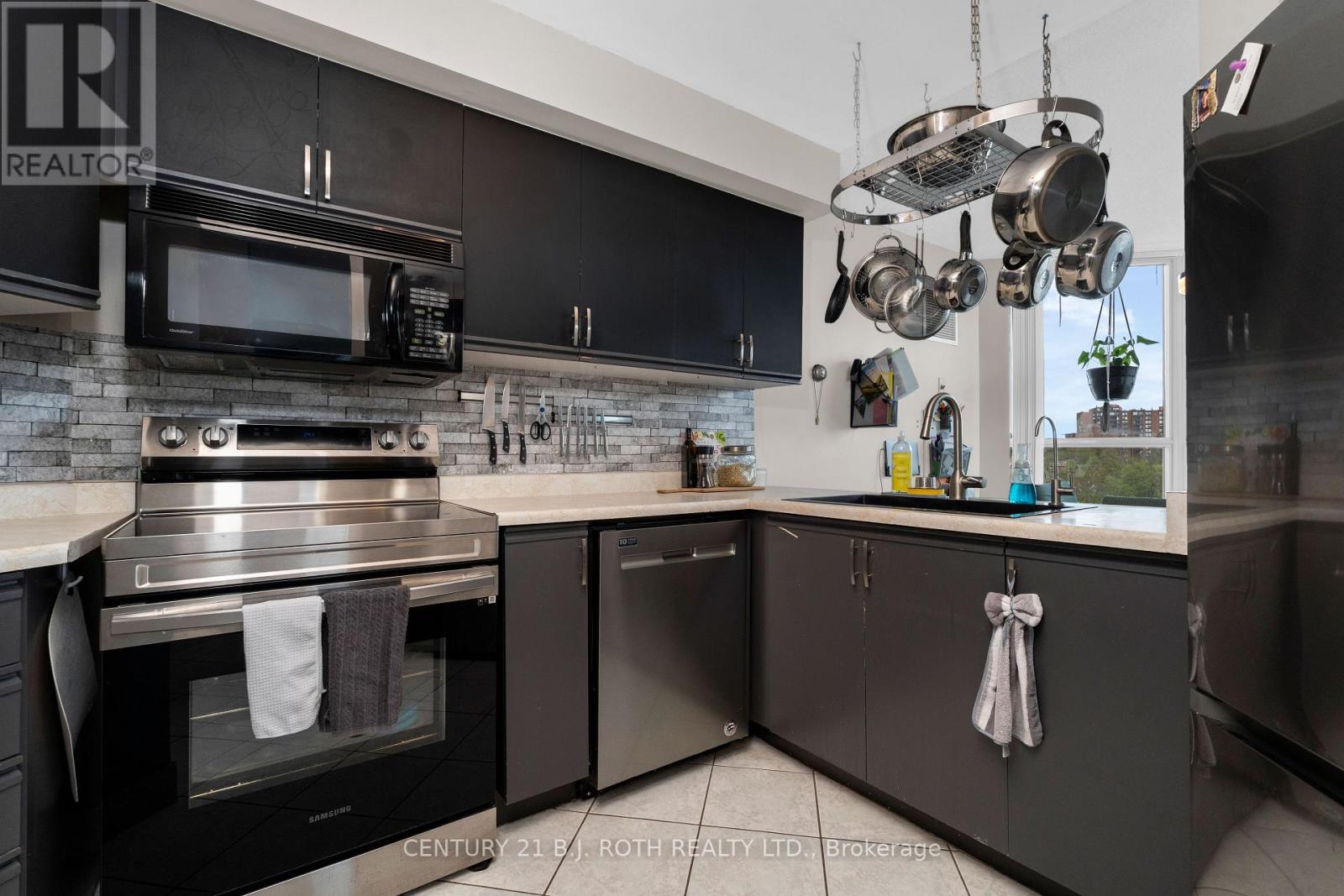 807 - 150 Dunlop Street E Property Photo 11
