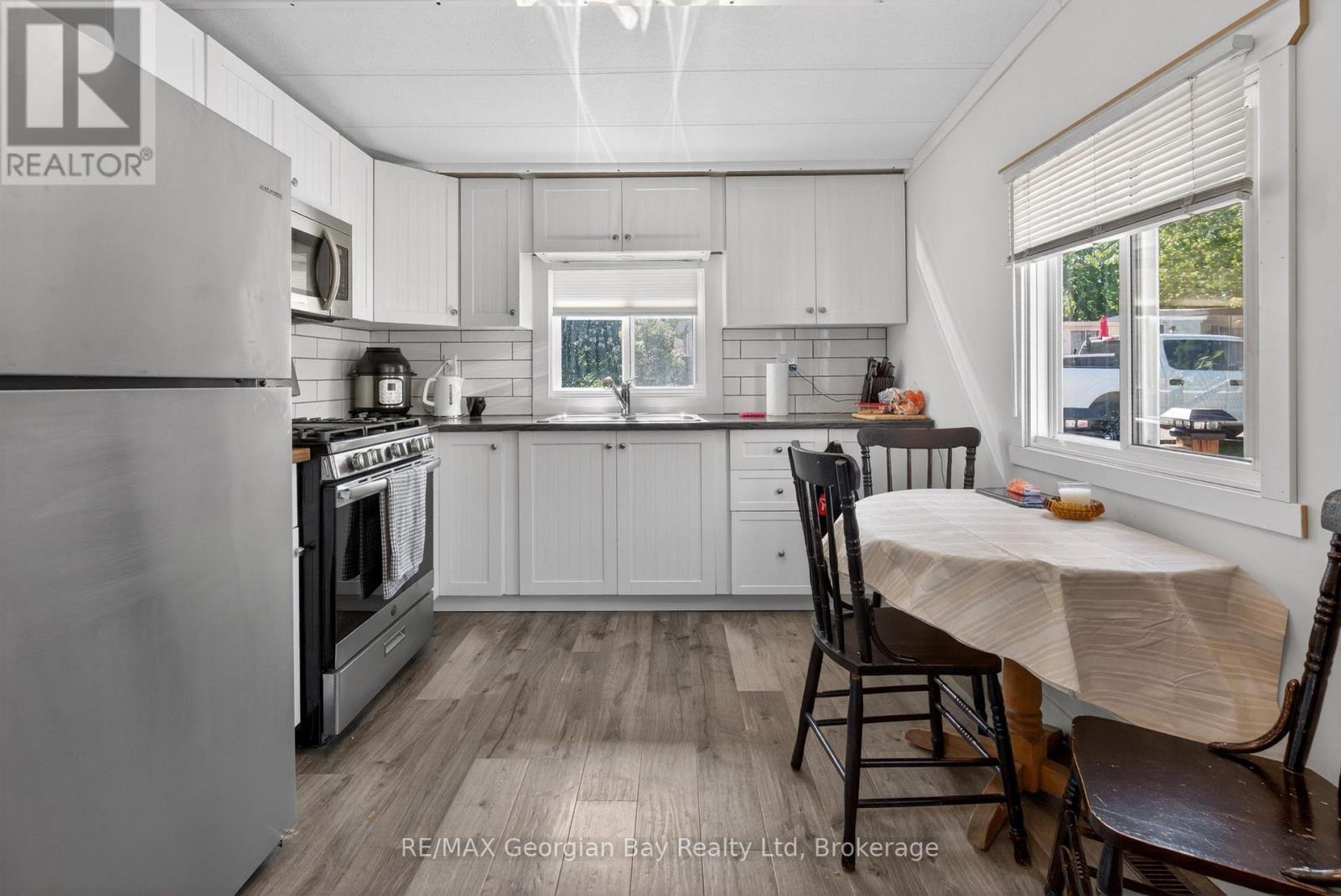 24 Lakeshore Road Property Photo 4