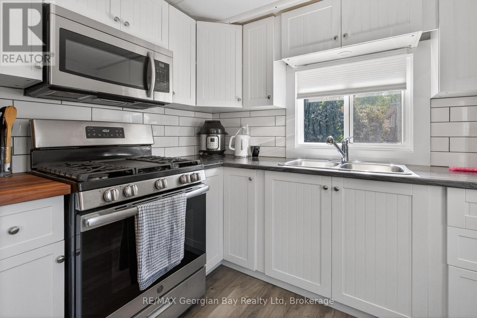 24 Lakeshore Road Property Photo 5