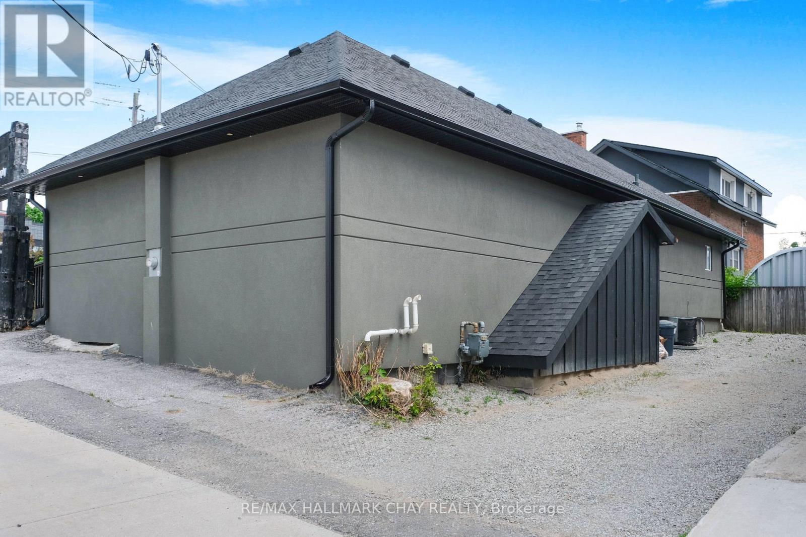 49 Colborne Street E Property Photo 5