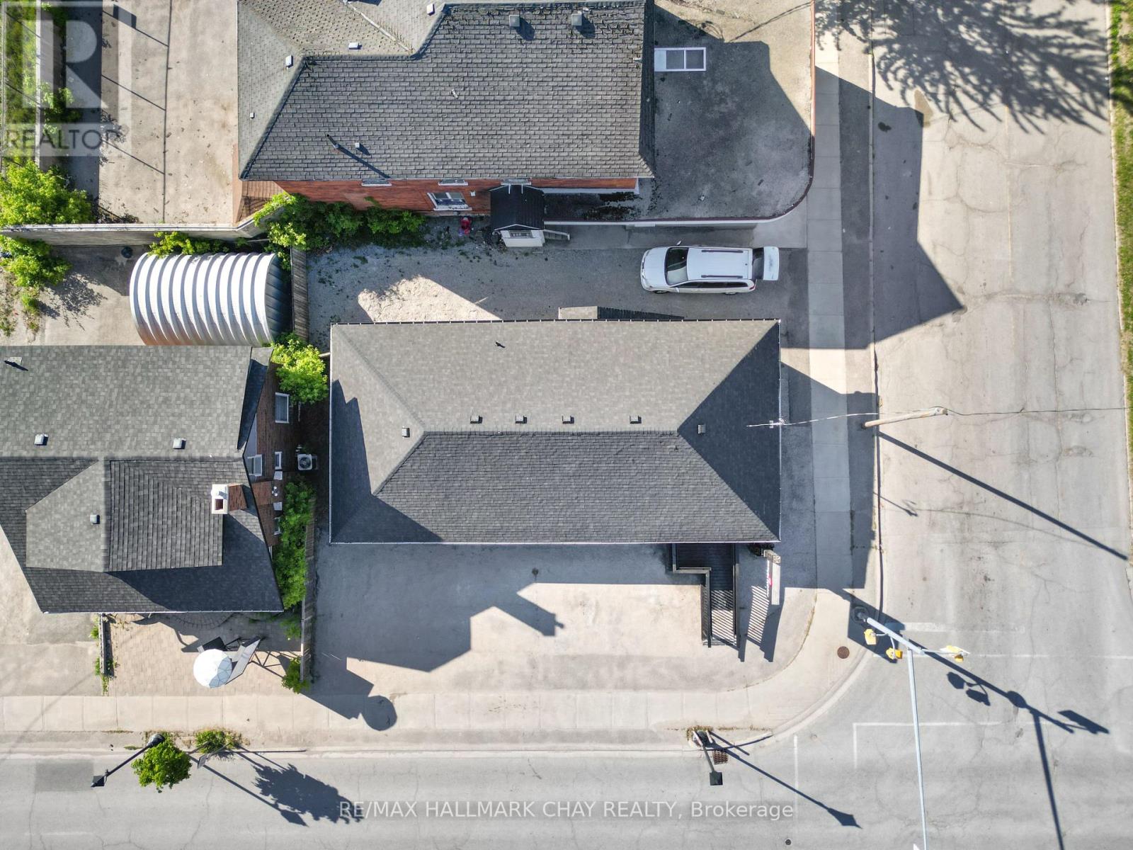 49 Colborne Street E Property Photo 6
