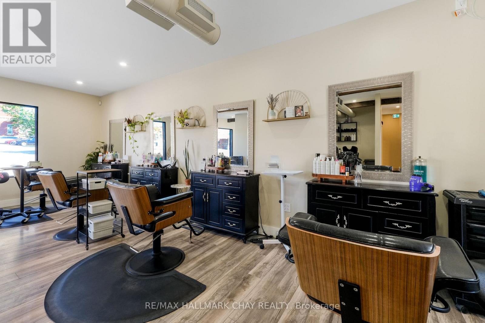 49 Colborne Street E Property Photo 24