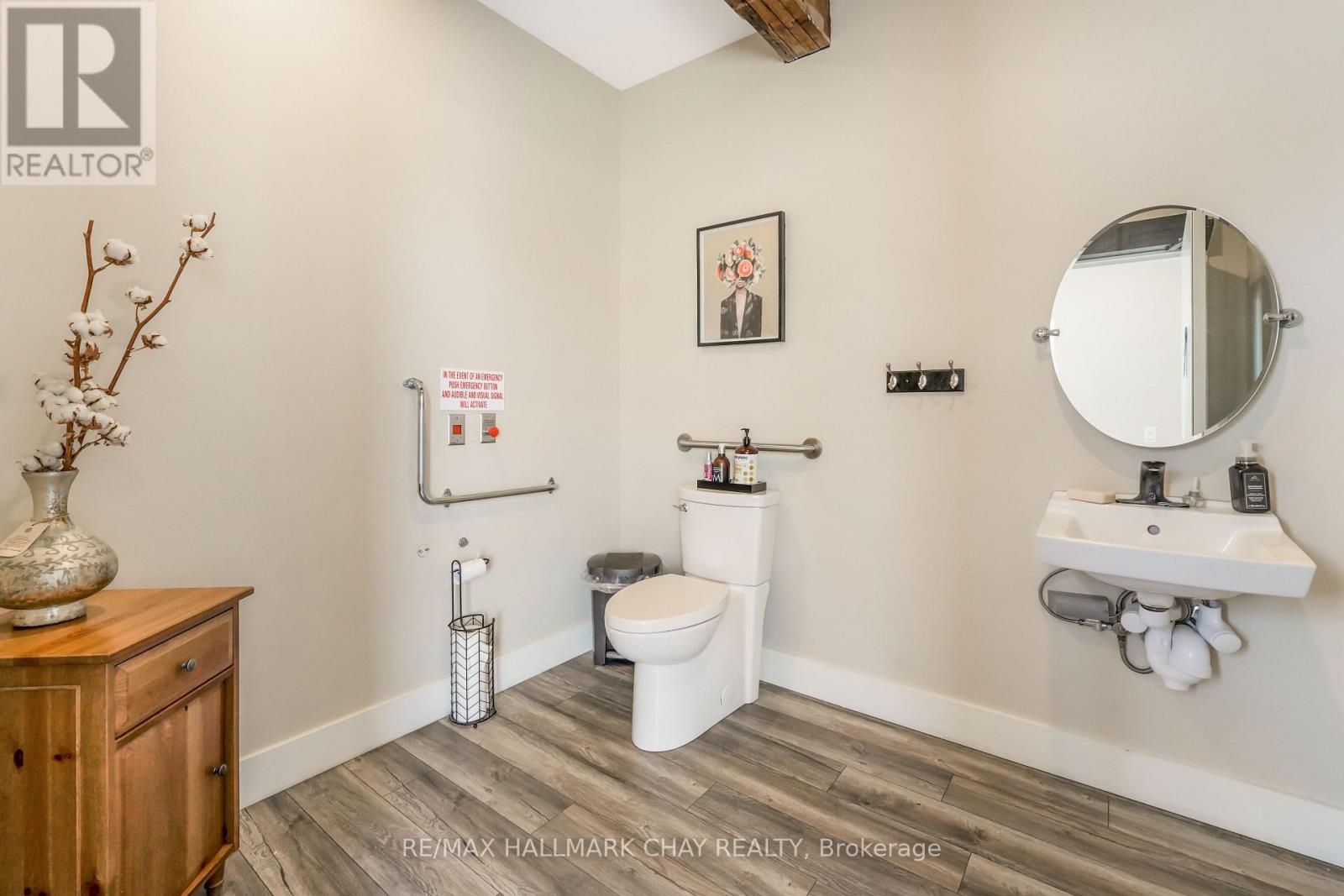 49 Colborne Street E Property Photo 26