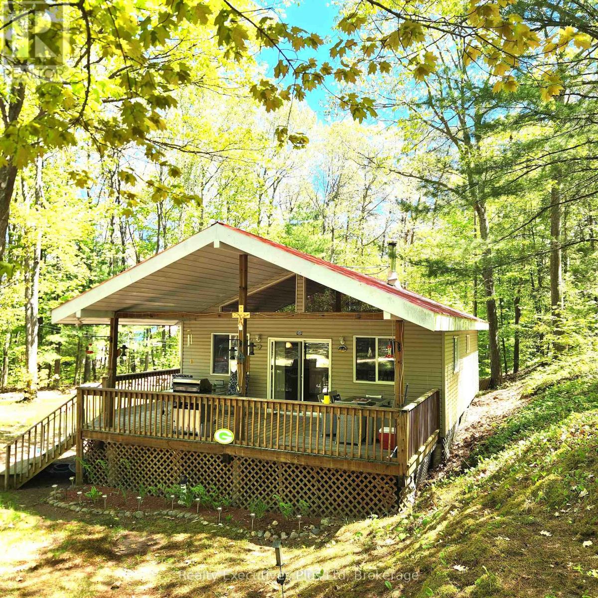 12 Waagosh Miikans Lane Property Photo 1