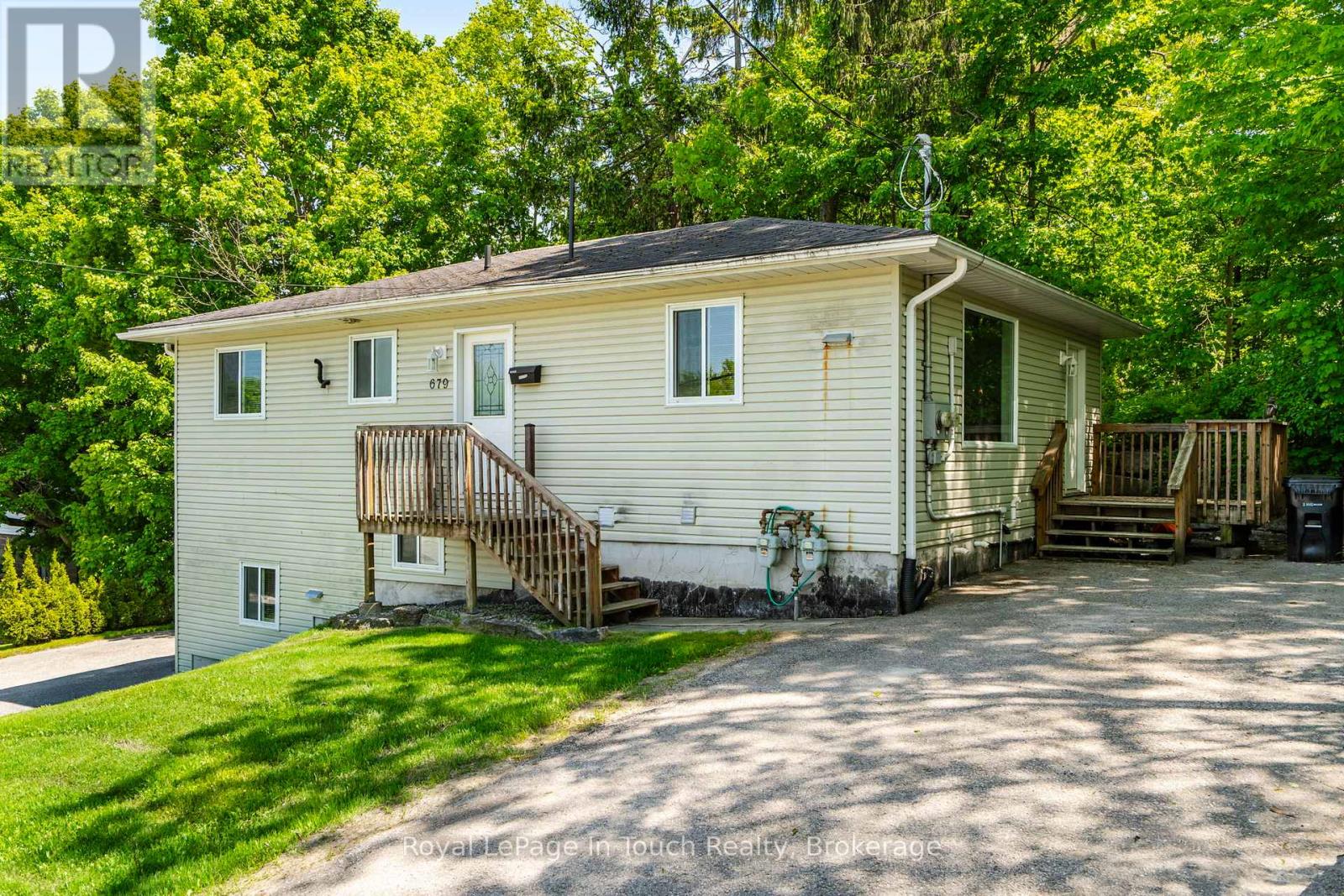 679 MONTREAL STREET Property Photo 1