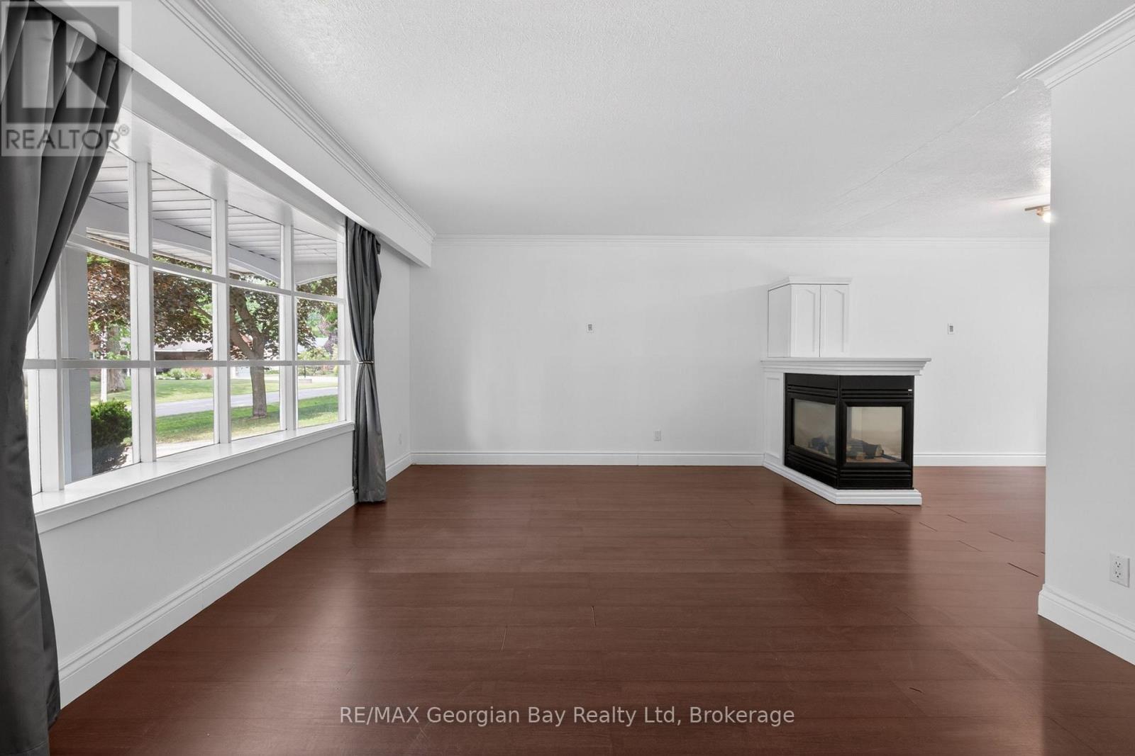 329 Glenbrook Drive Property Photo 3