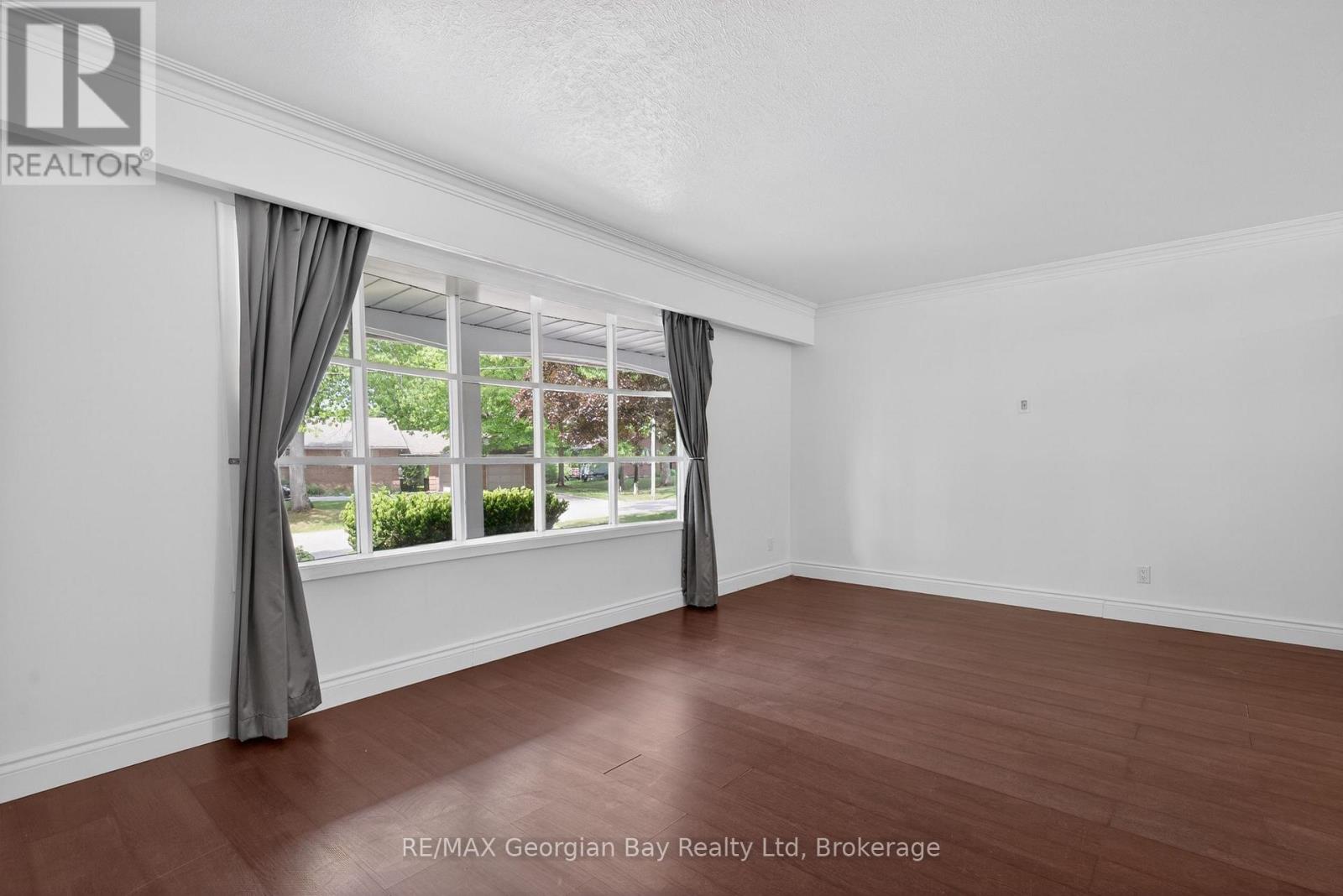 329 Glenbrook Drive Property Photo 4