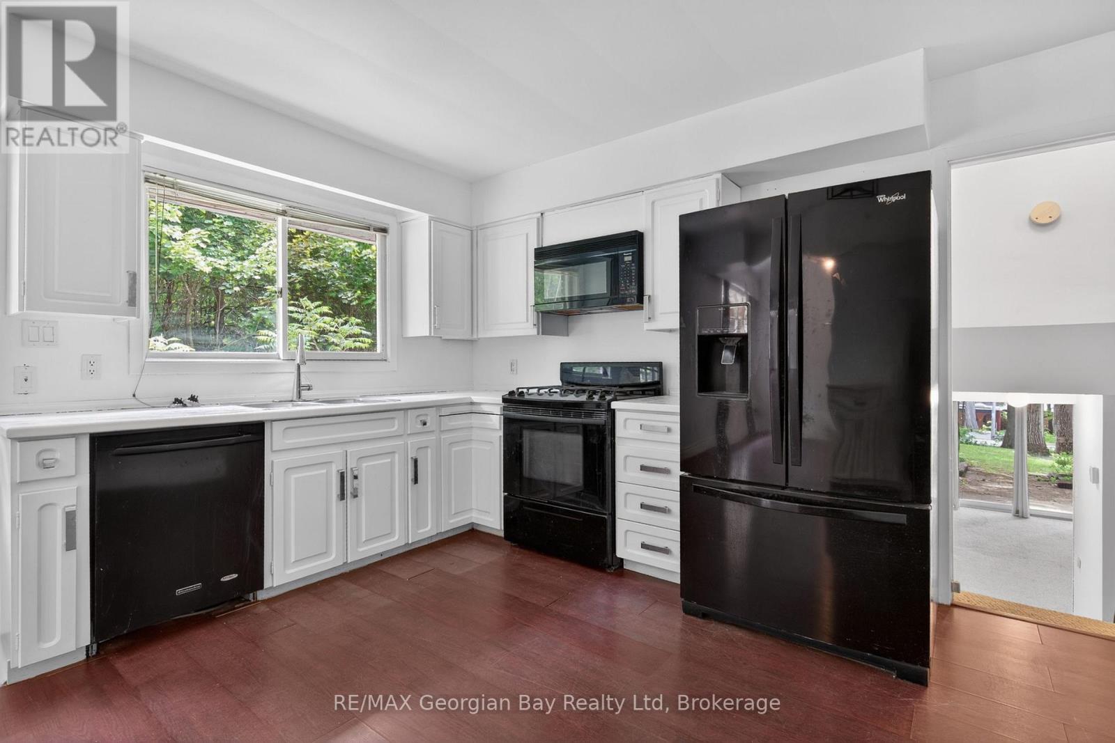 329 Glenbrook Drive Property Photo 9