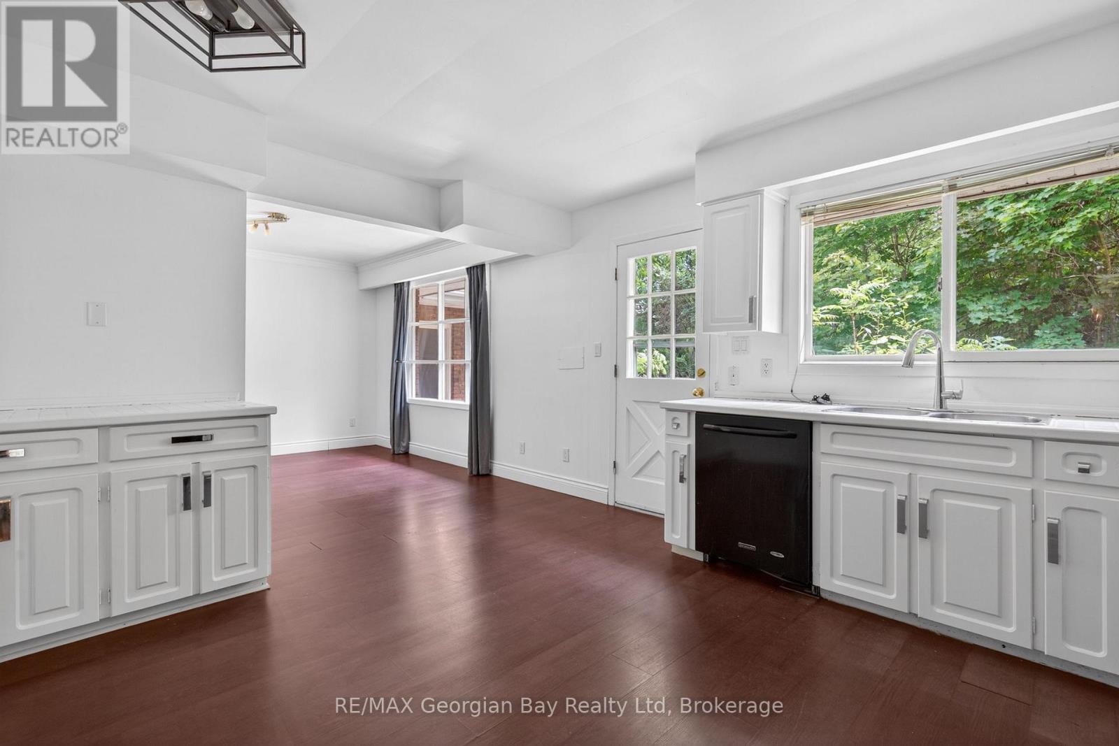 329 Glenbrook Drive Property Photo 11