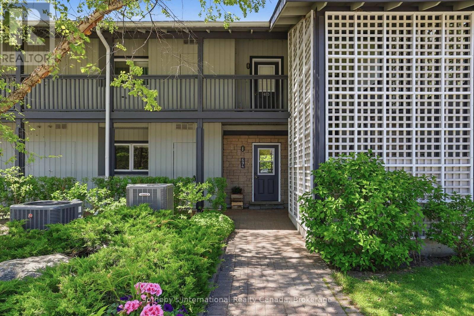 694 JOHNSTON PARK AVENUE Property Photo 1