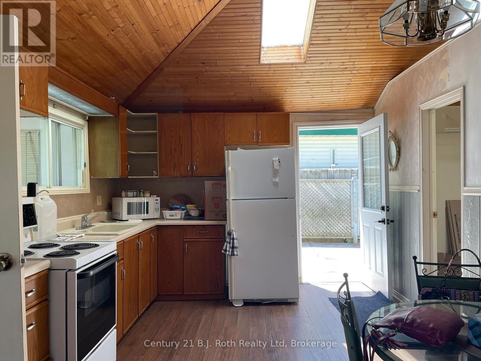 15 Bow Road Property Photo 11