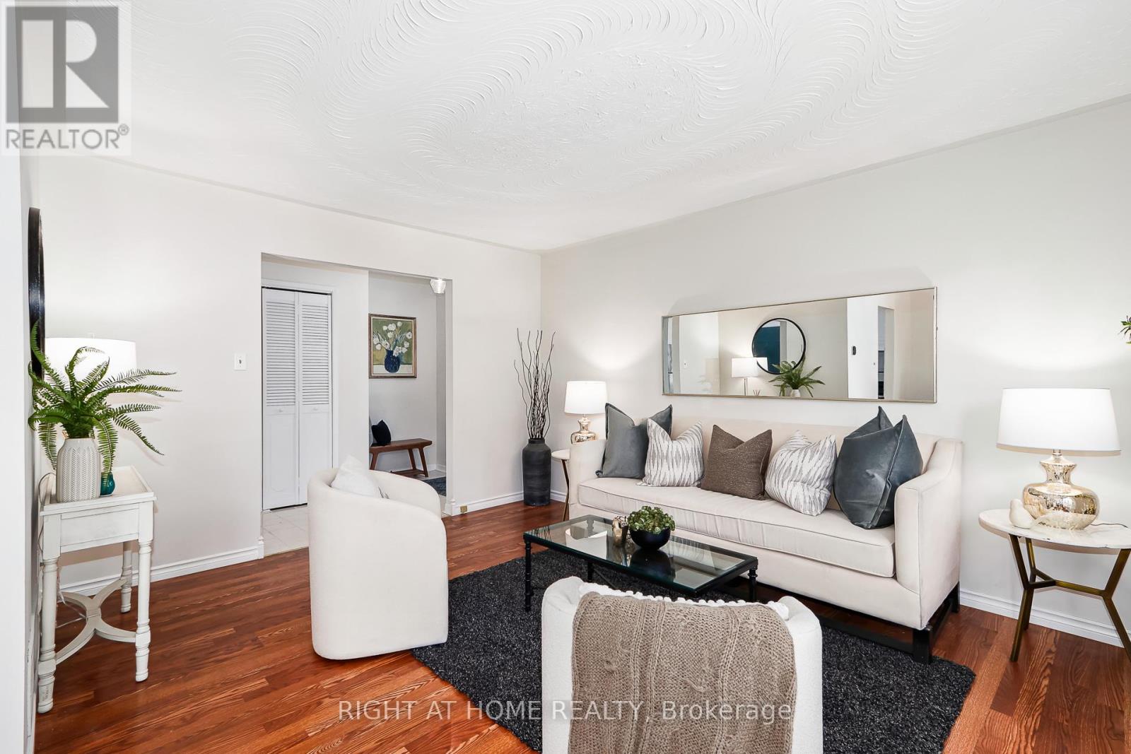 1059 GLEN MHOR CRESCENT Property Photo 1