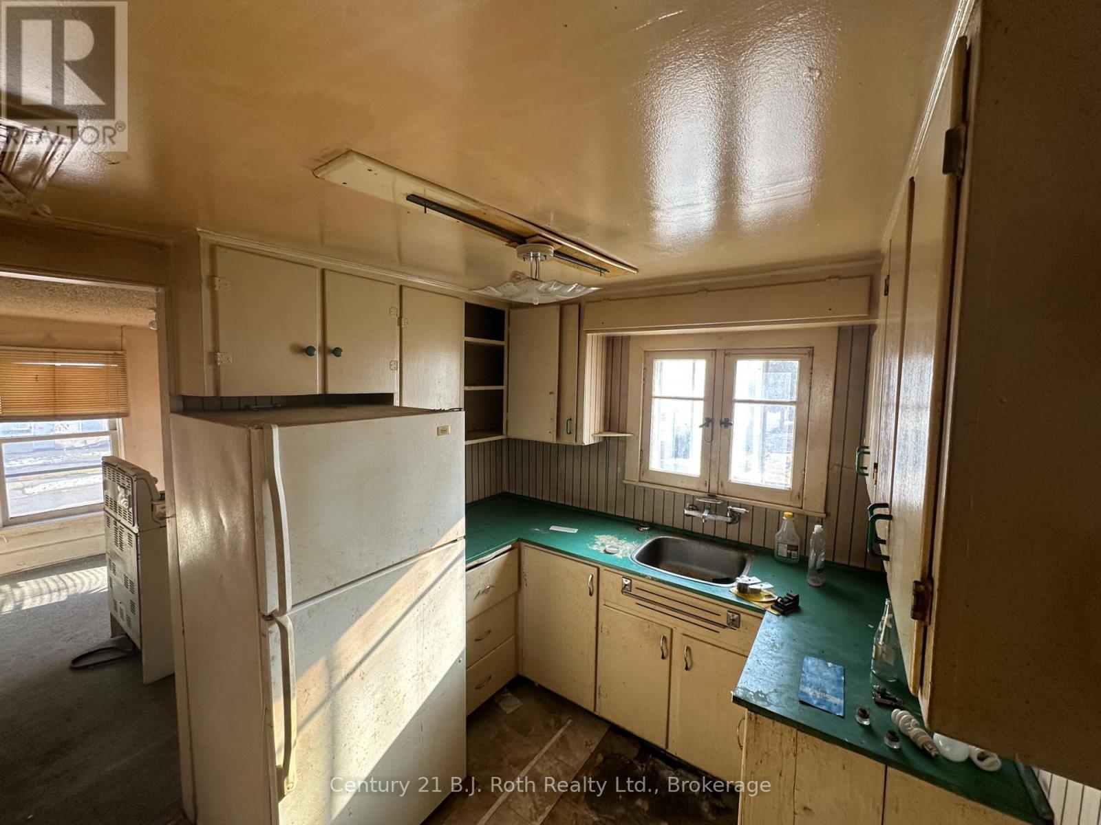 371 West Street N Property Photo 2