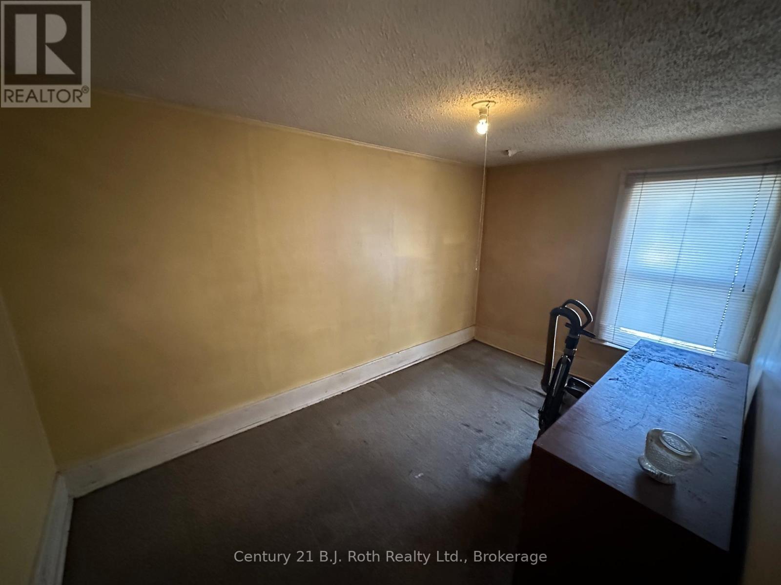 371 West Street N Property Photo 4