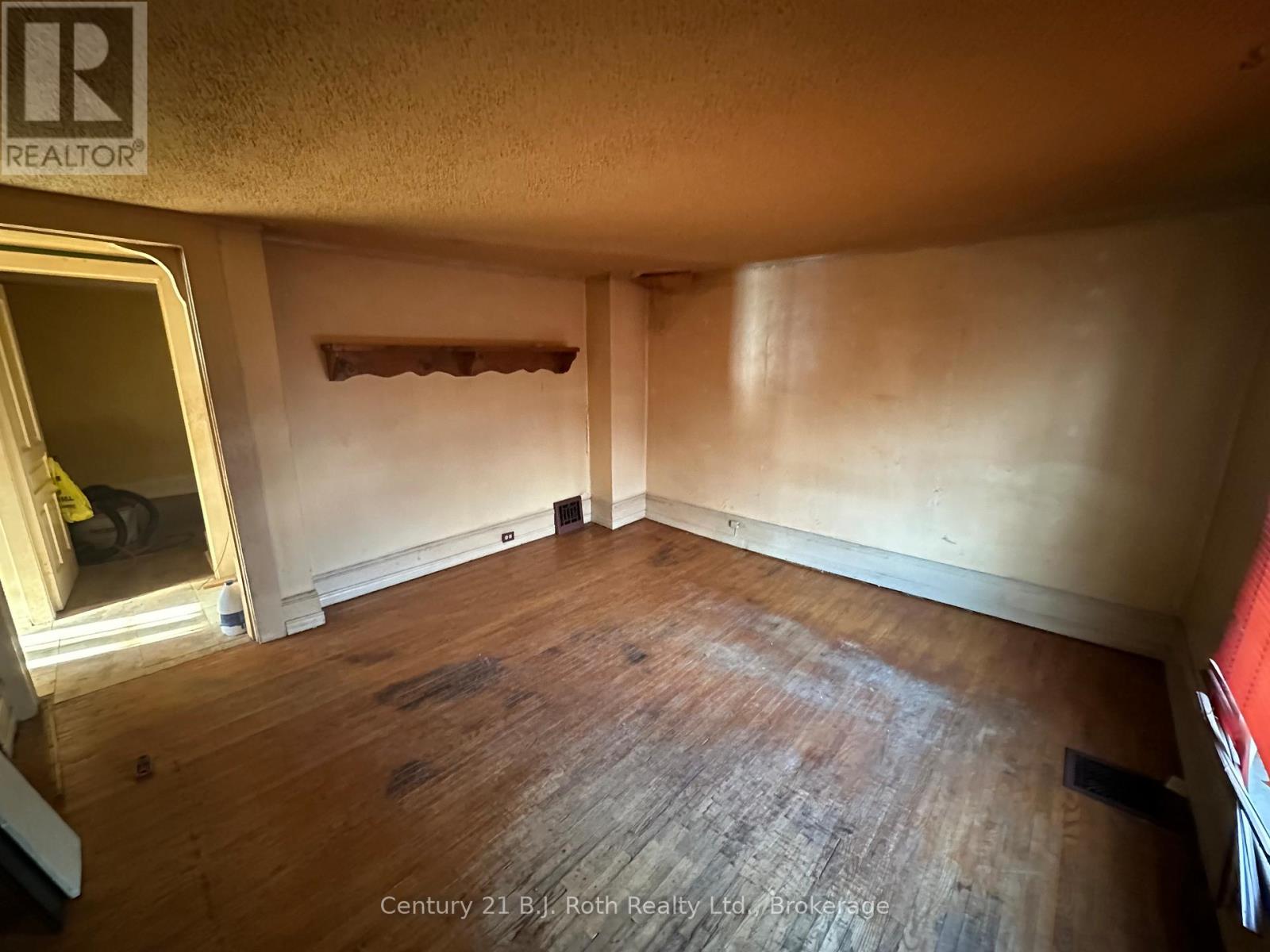 371 West Street N Property Photo 5