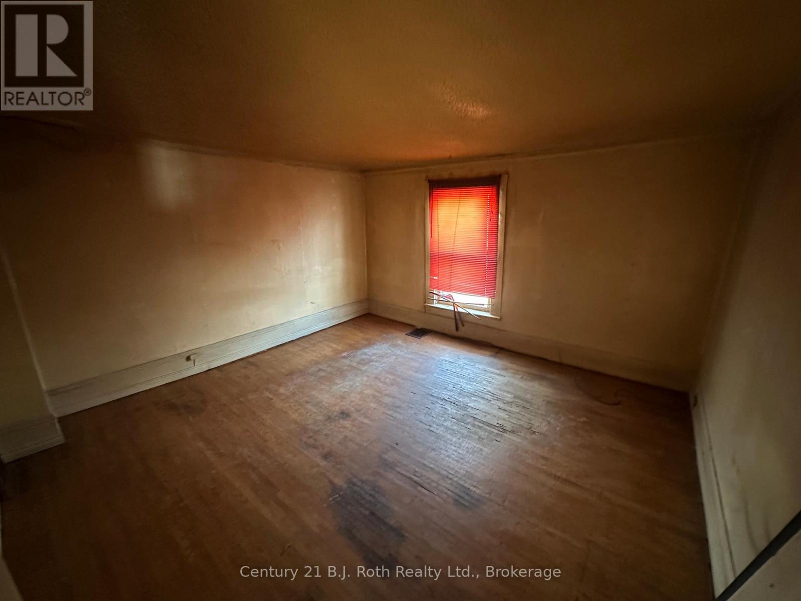 371 West Street N Property Photo 6