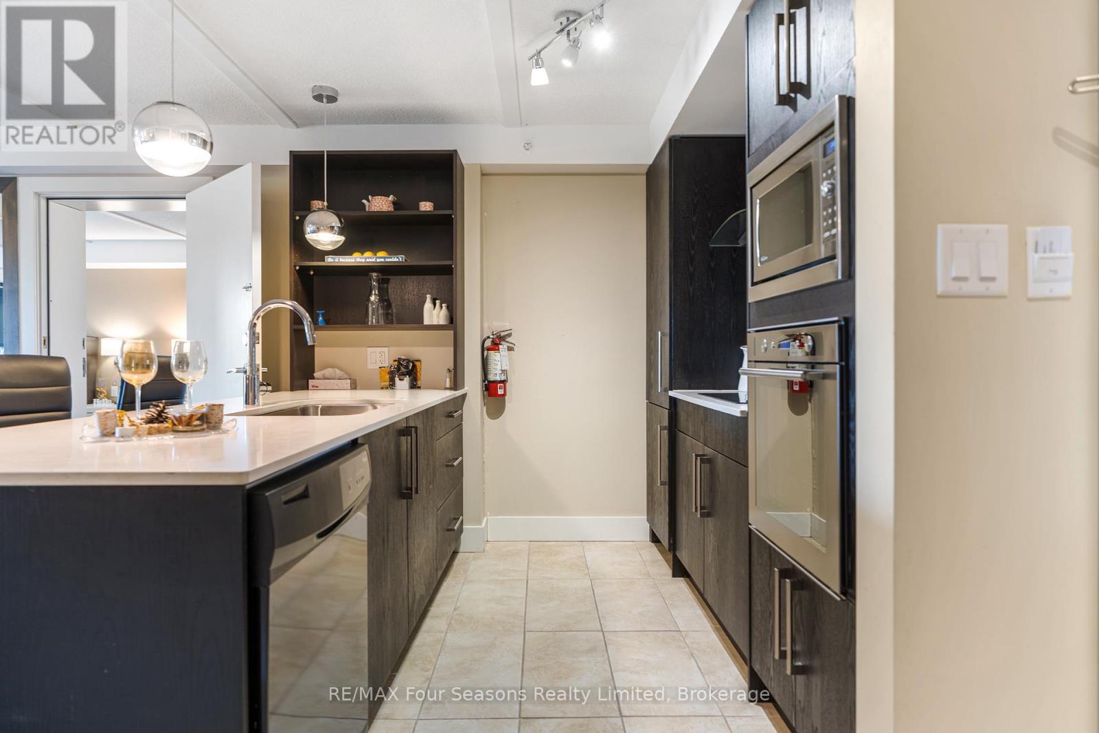 5109/5111 - 9 HARBOUR STREET E Property Photo 1