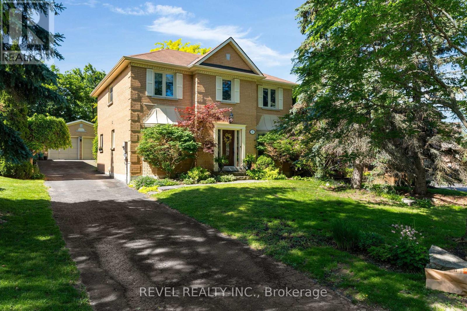 33 FALLING BROOK DRIVE
