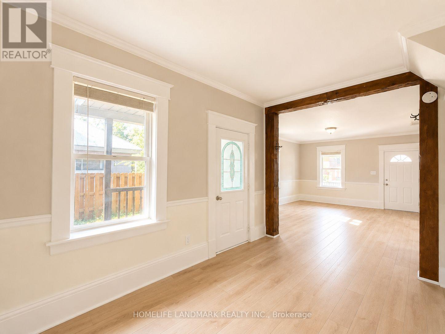 111 Penetang Street Property Photo 7