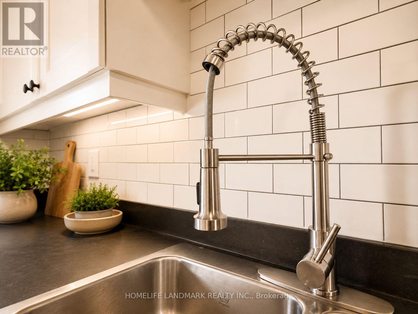 111 Penetang Street Property Photo 10