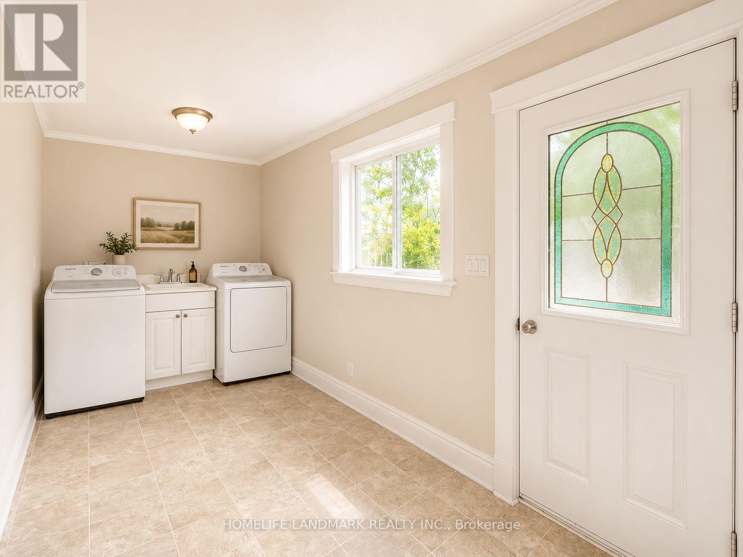 111 Penetang Street Property Photo 12