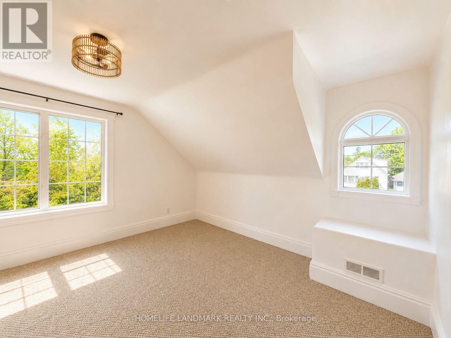 111 Penetang Street Property Photo 18