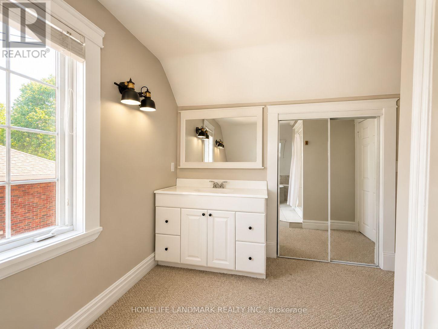 111 Penetang Street Property Photo 20