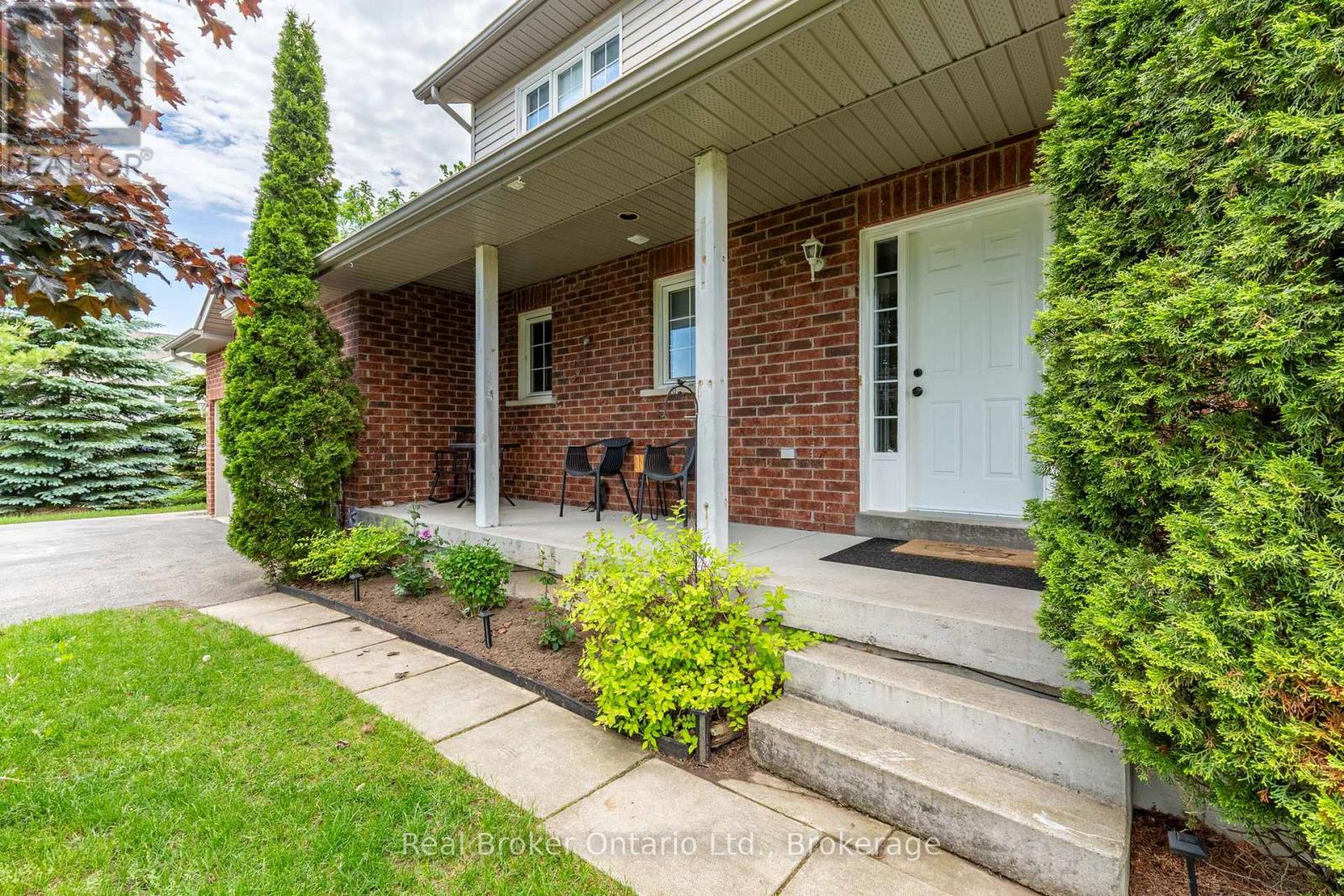 9 Boyd Crescent Property Photo 4
