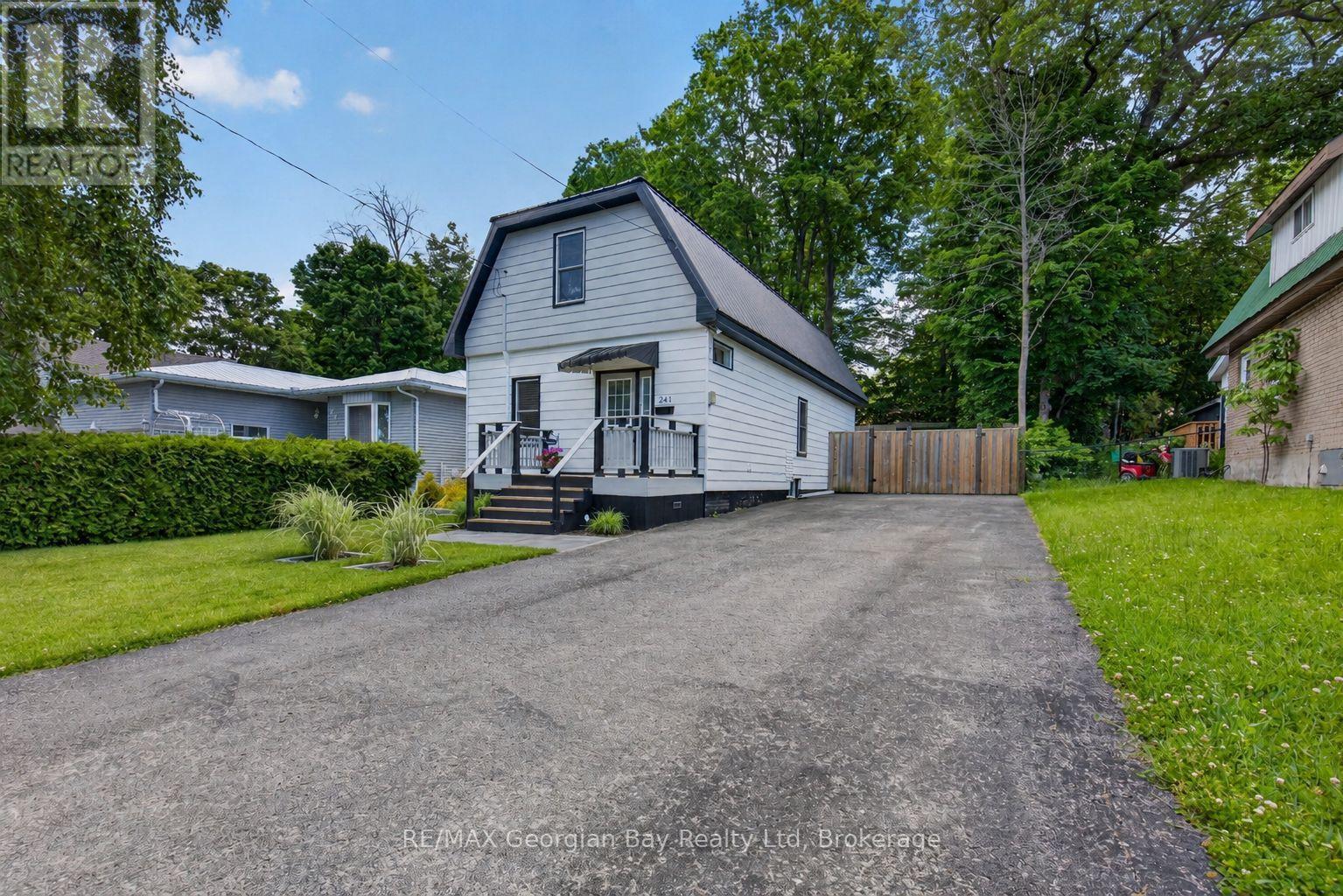241 Donalda Street Property Photo 1