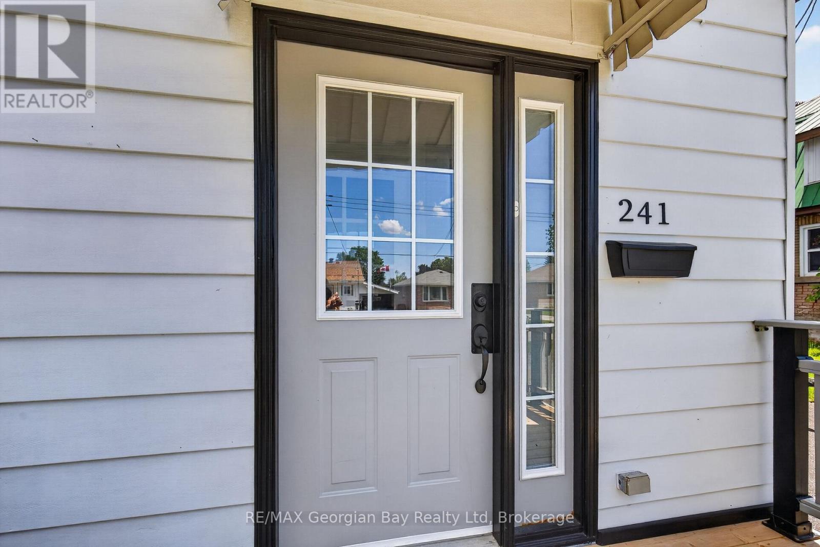 241 Donalda Street Property Photo 2