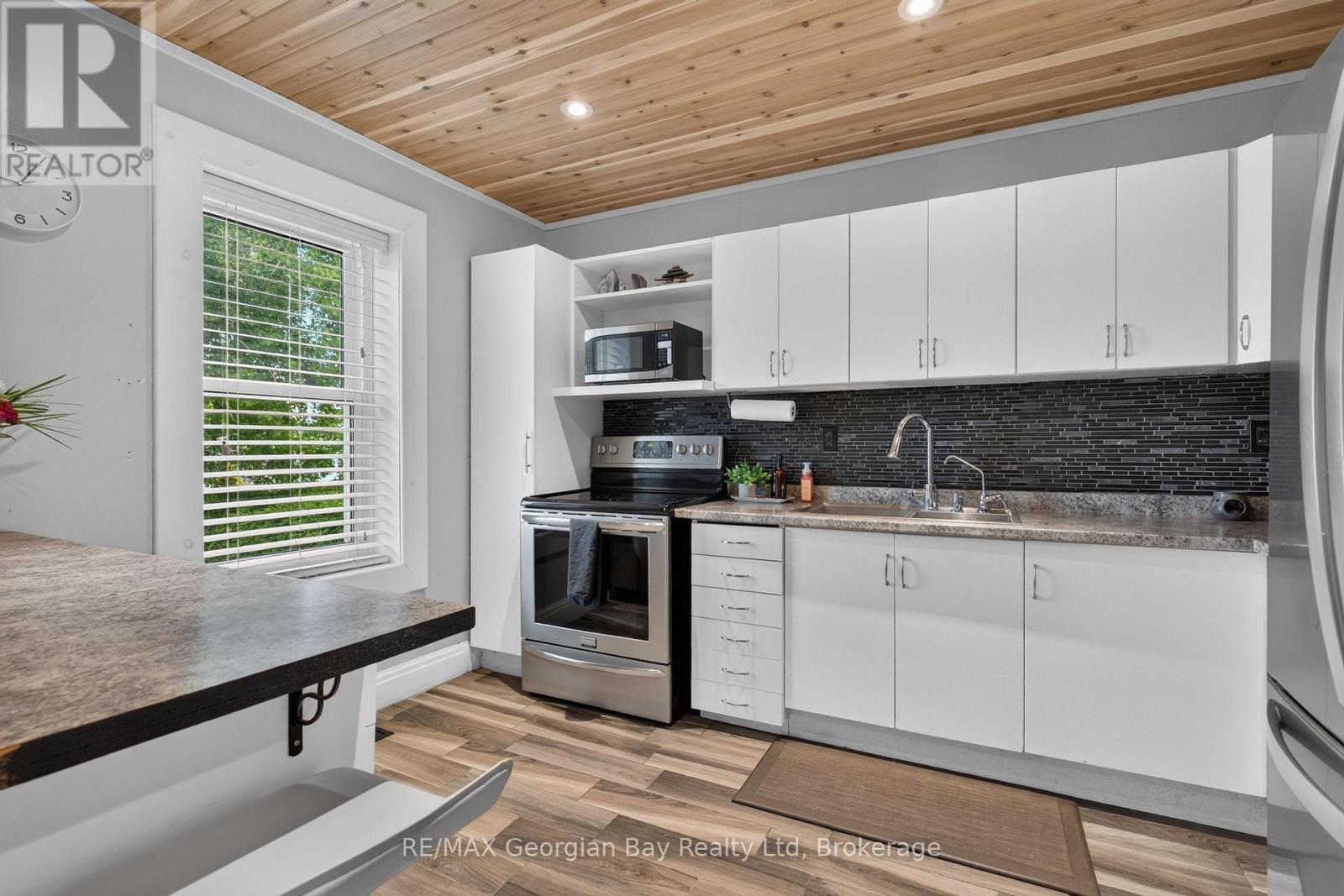 241 Donalda Street Property Photo 4