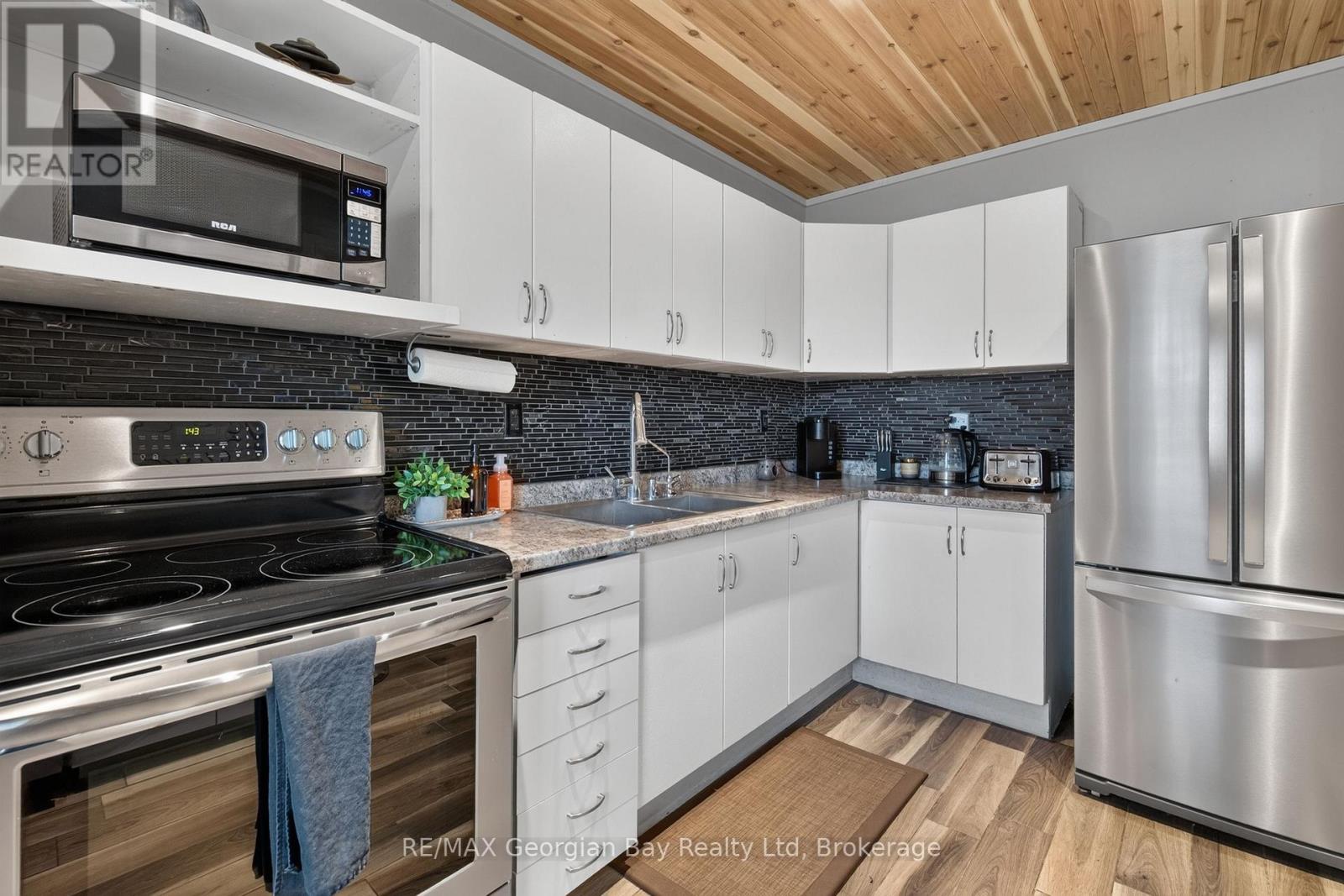 241 Donalda Street Property Photo 5