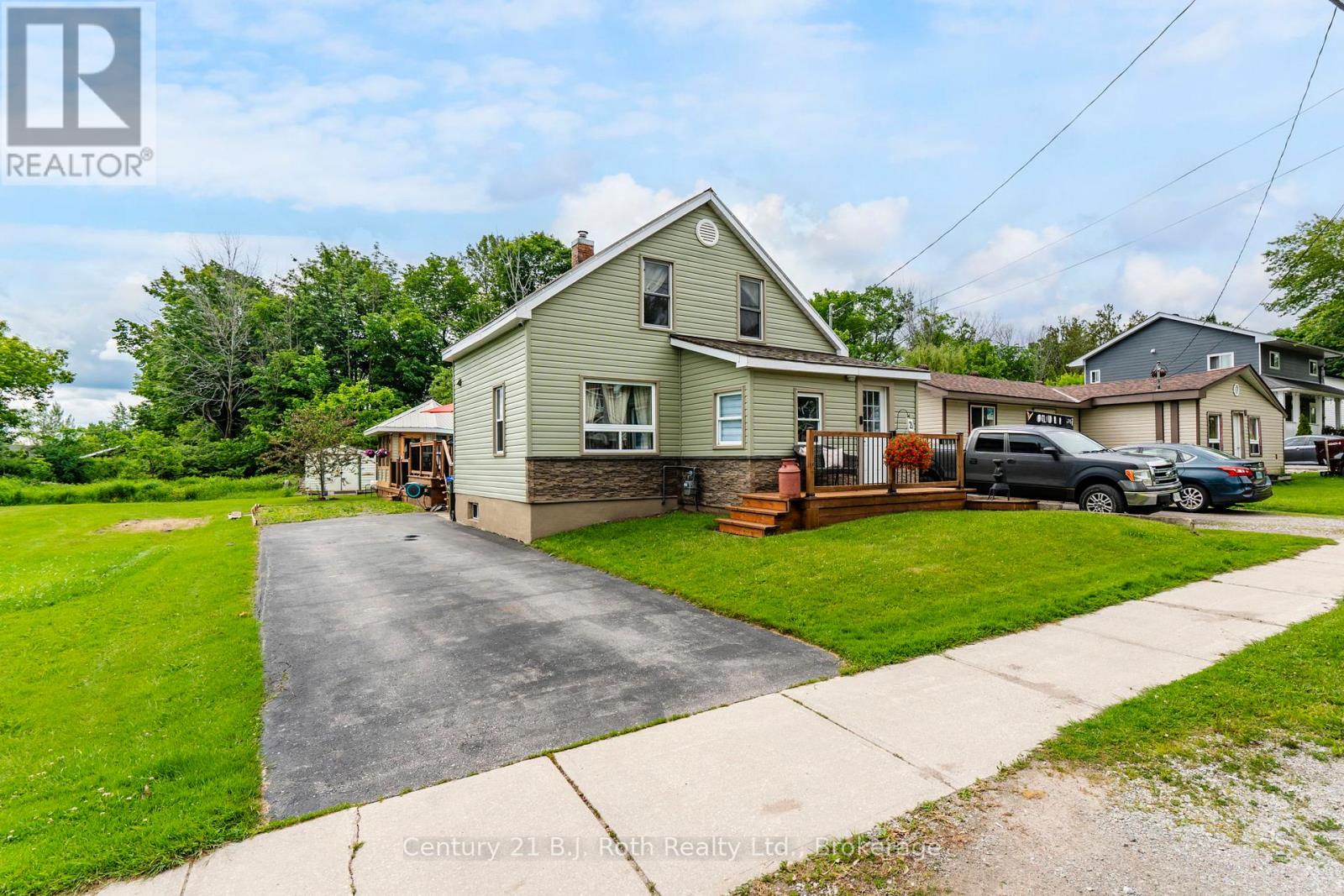 21 Maple Street Property Photo 1