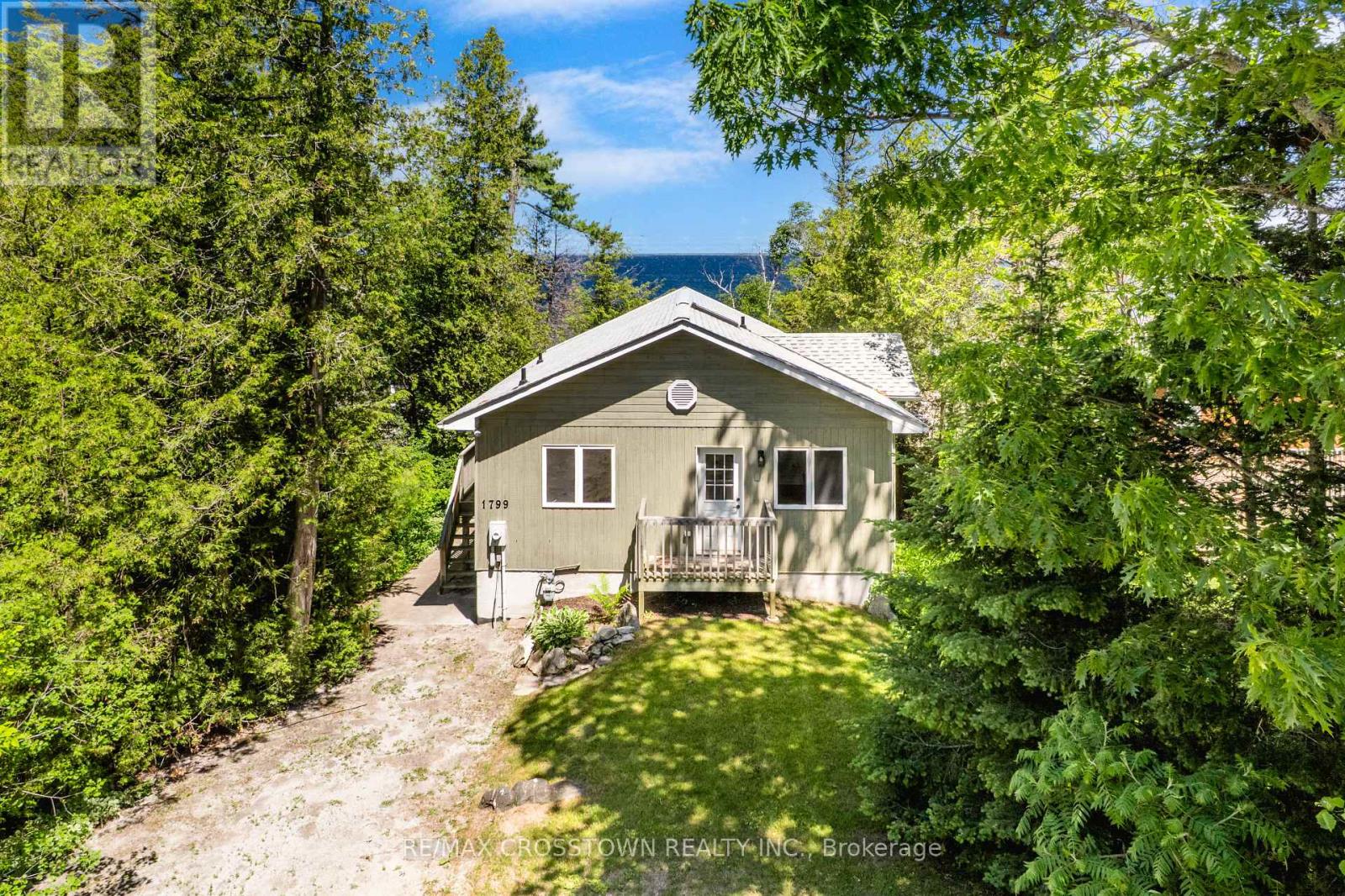 1799 Champlain Road Property Photo 5