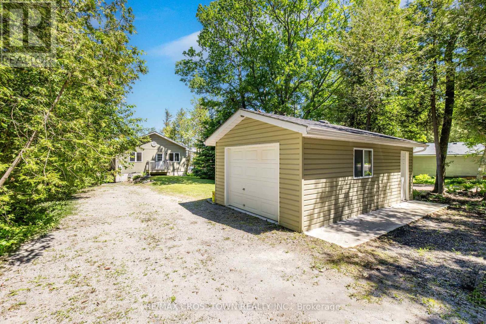 1799 Champlain Road Property Photo 6