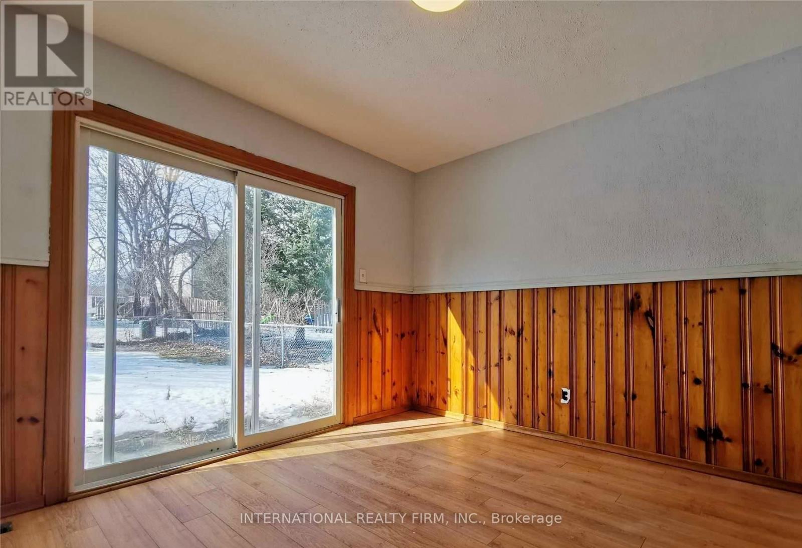 280 Cook Street E Property Photo 1