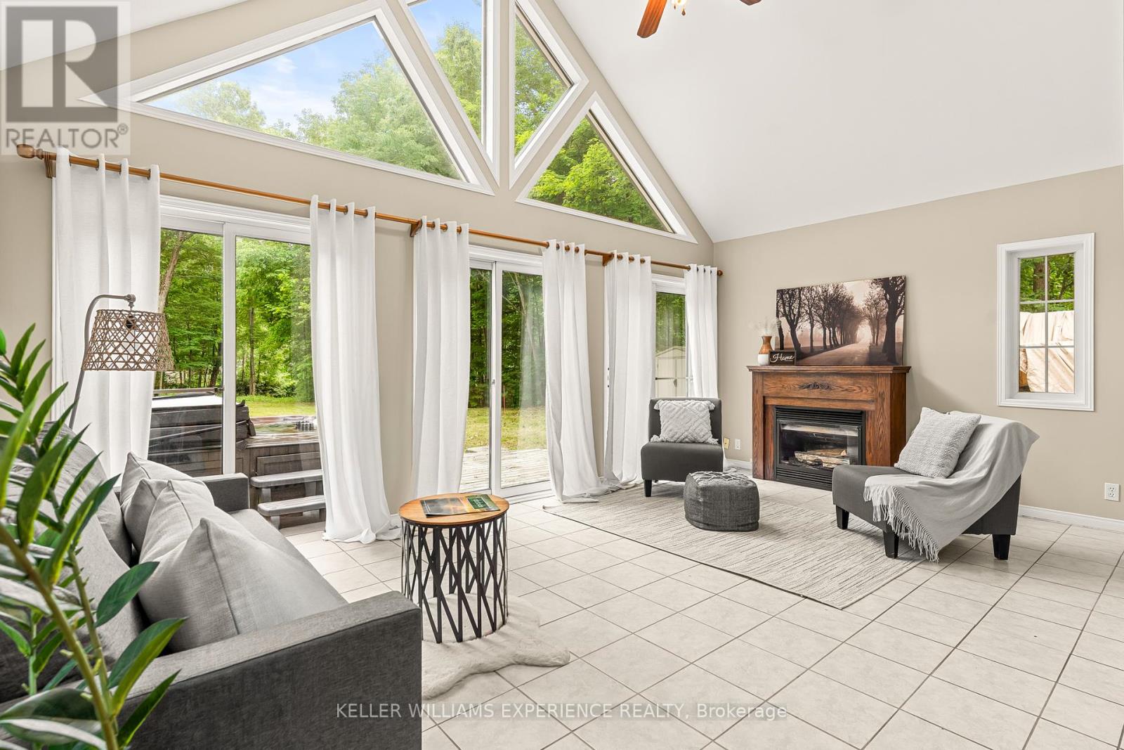 7516 Island Crescent W Property Photo 1