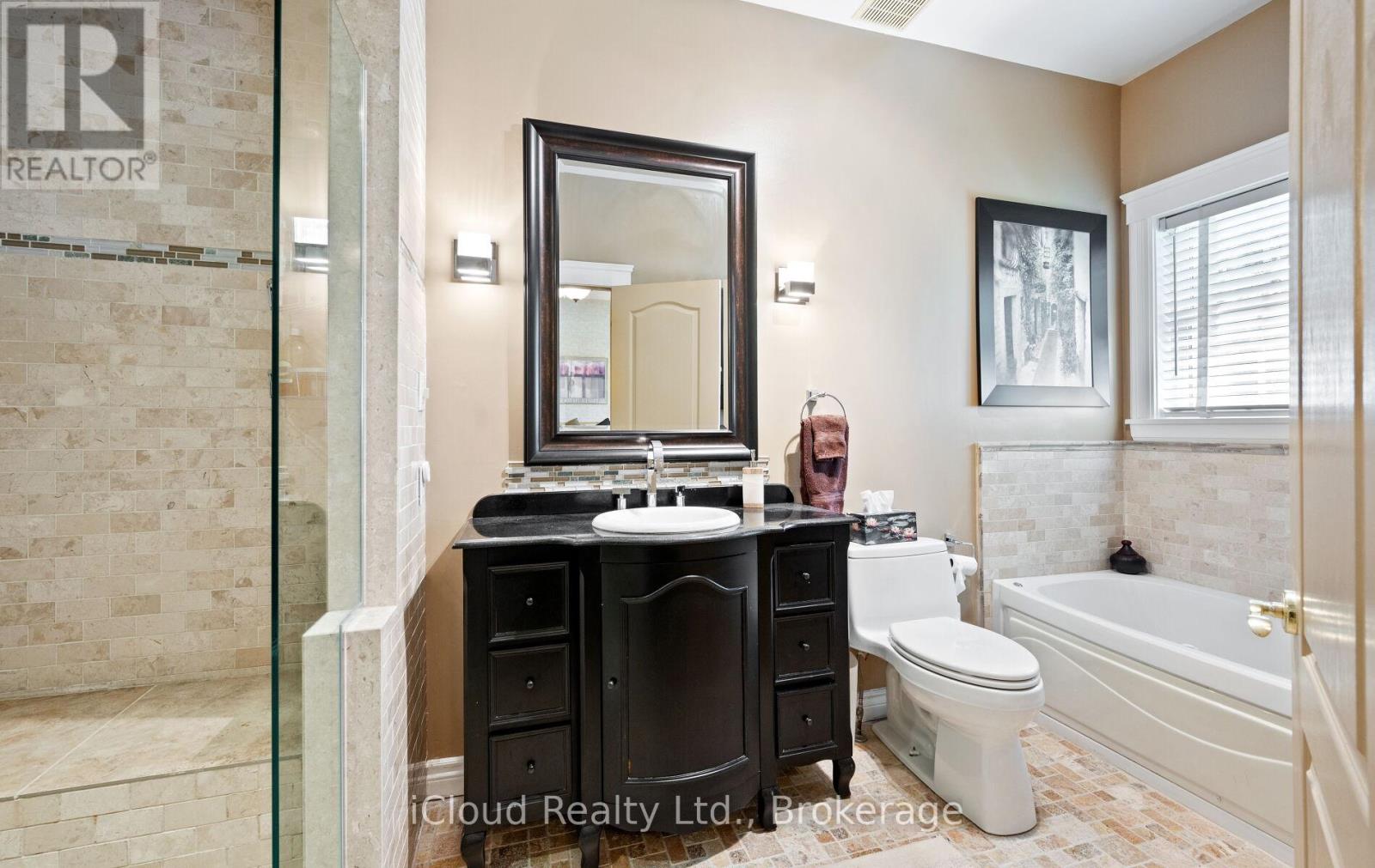 104 Wycliffe Cove Property Photo 28