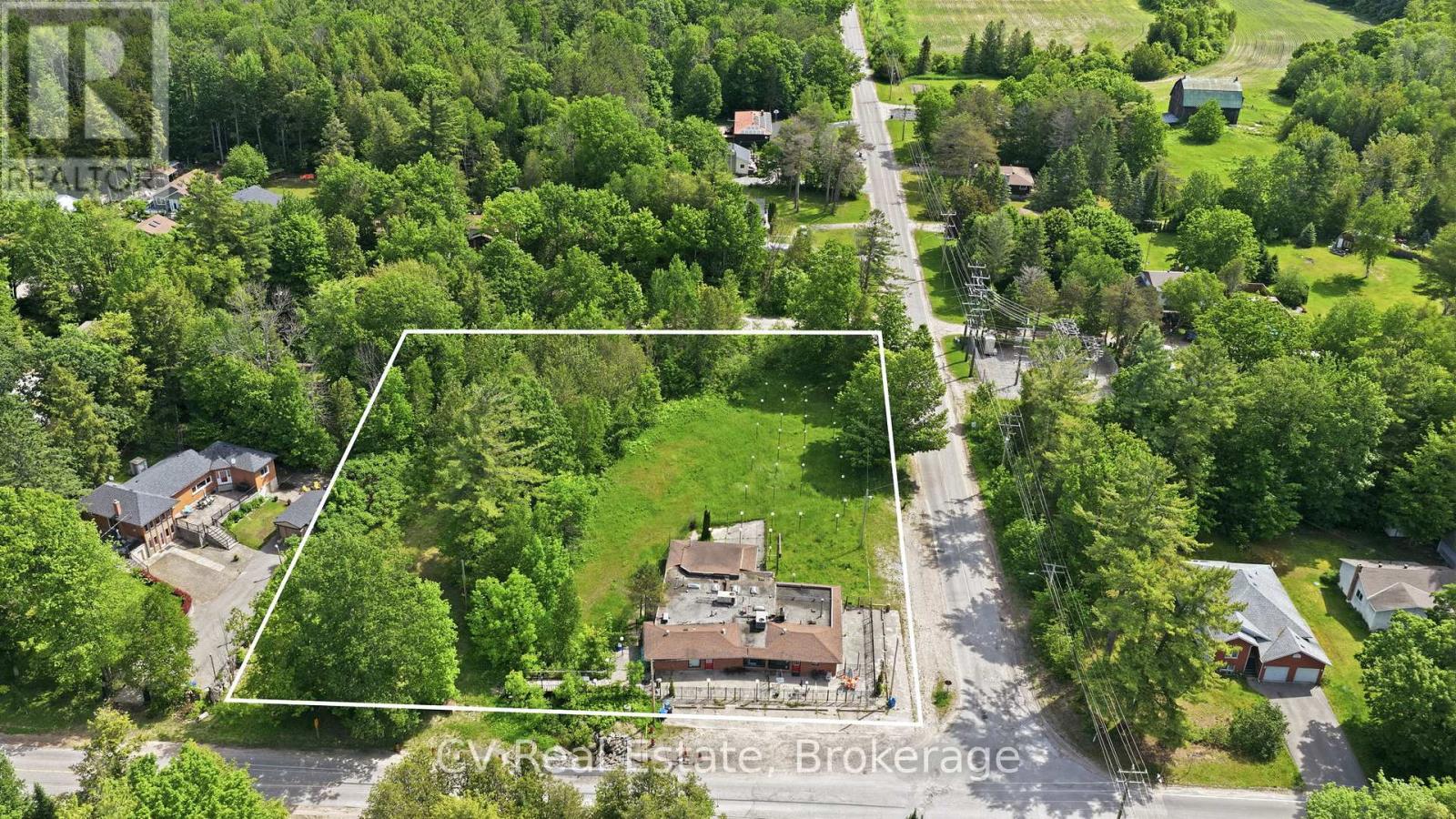 581 Tiny Beaches Road N Property Photo 5